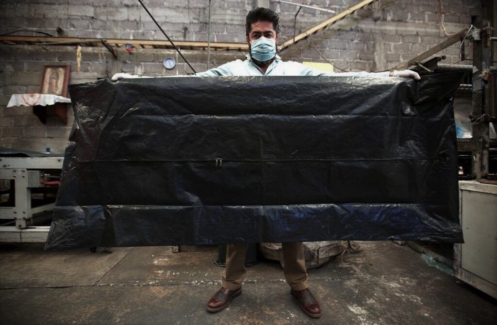 Escasean bolsas para cadáveres en el Hospital Central de San Cristóbal por la crisis del coronavirus