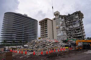 Bomberos en Miami revelaron cuál fue el momento de mayor esperanza durante las labores de rescate