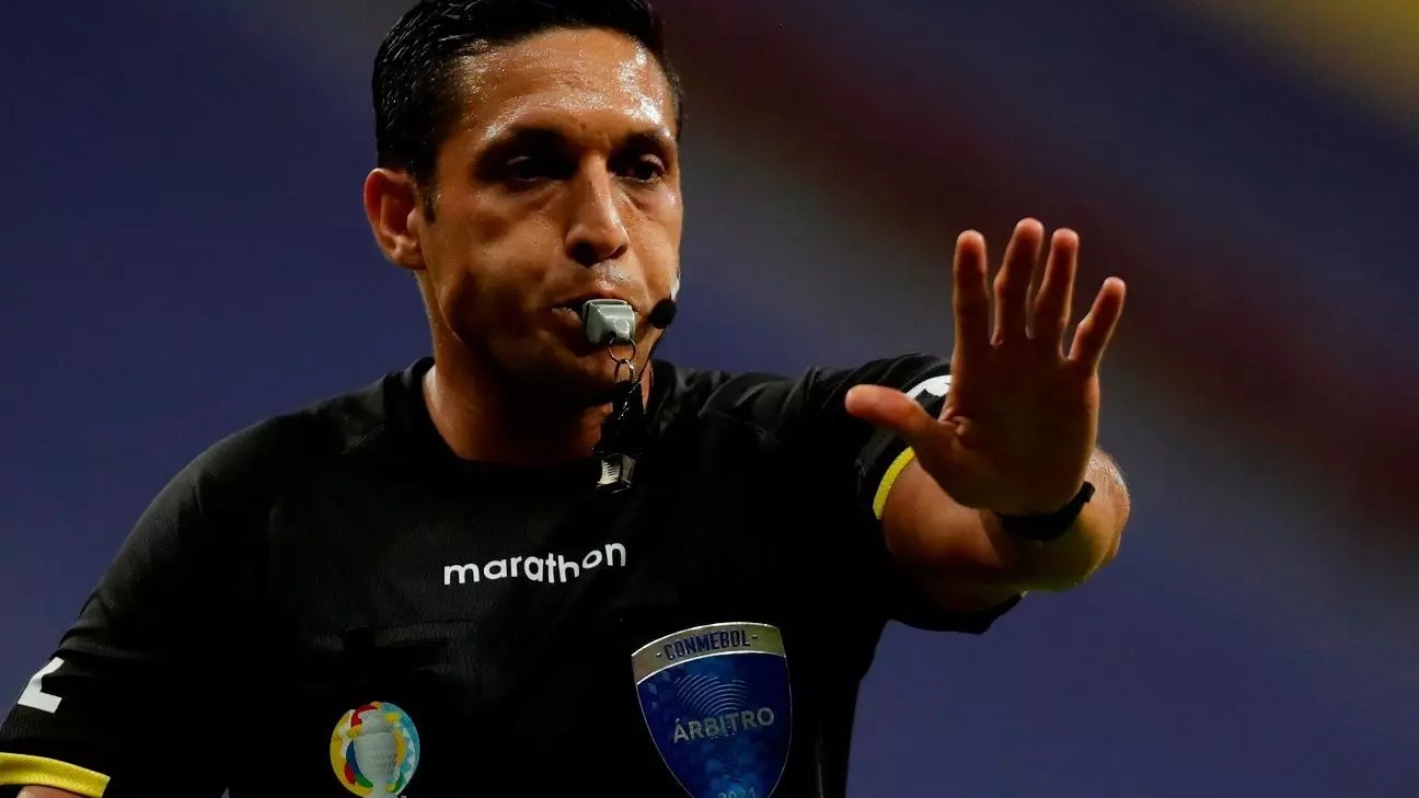Venezolano Jesús Valenzuela nominado a mejor árbitro del mundo de 2021