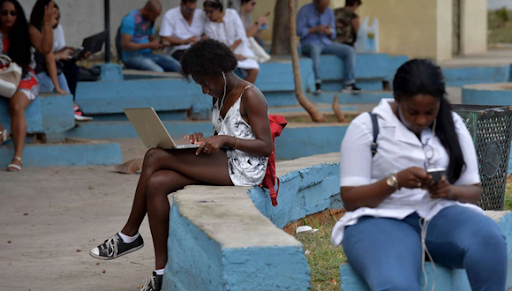 ¿Puede realmente Estados Unidos darle internet a Cuba?