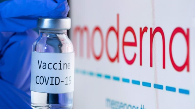 Vacuna de Moderna recibió la aprobación completa en EEUU