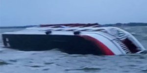 Barco con 53 pasajeros a bordo se hundió en Texas tras fuerte tormenta eléctrica: Reportan un fallecido
