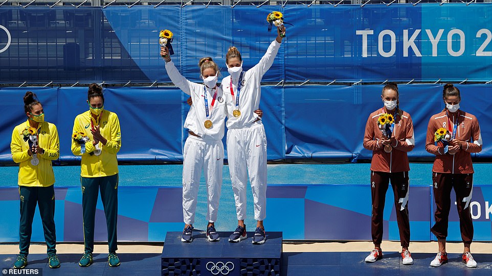 EEUU se lleva el oro en voleibol de playa femenino tras derrotar a Australia en Tokio