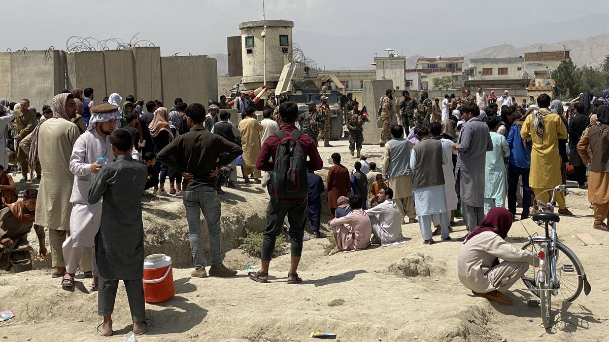 La OMS seguirá en Afganistán; pide respeto a instalaciones y personal médico