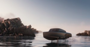 Lanzan un lujoso bote eléctrico que promete ser el “iPhone de la industria náutica” (FOTOS)