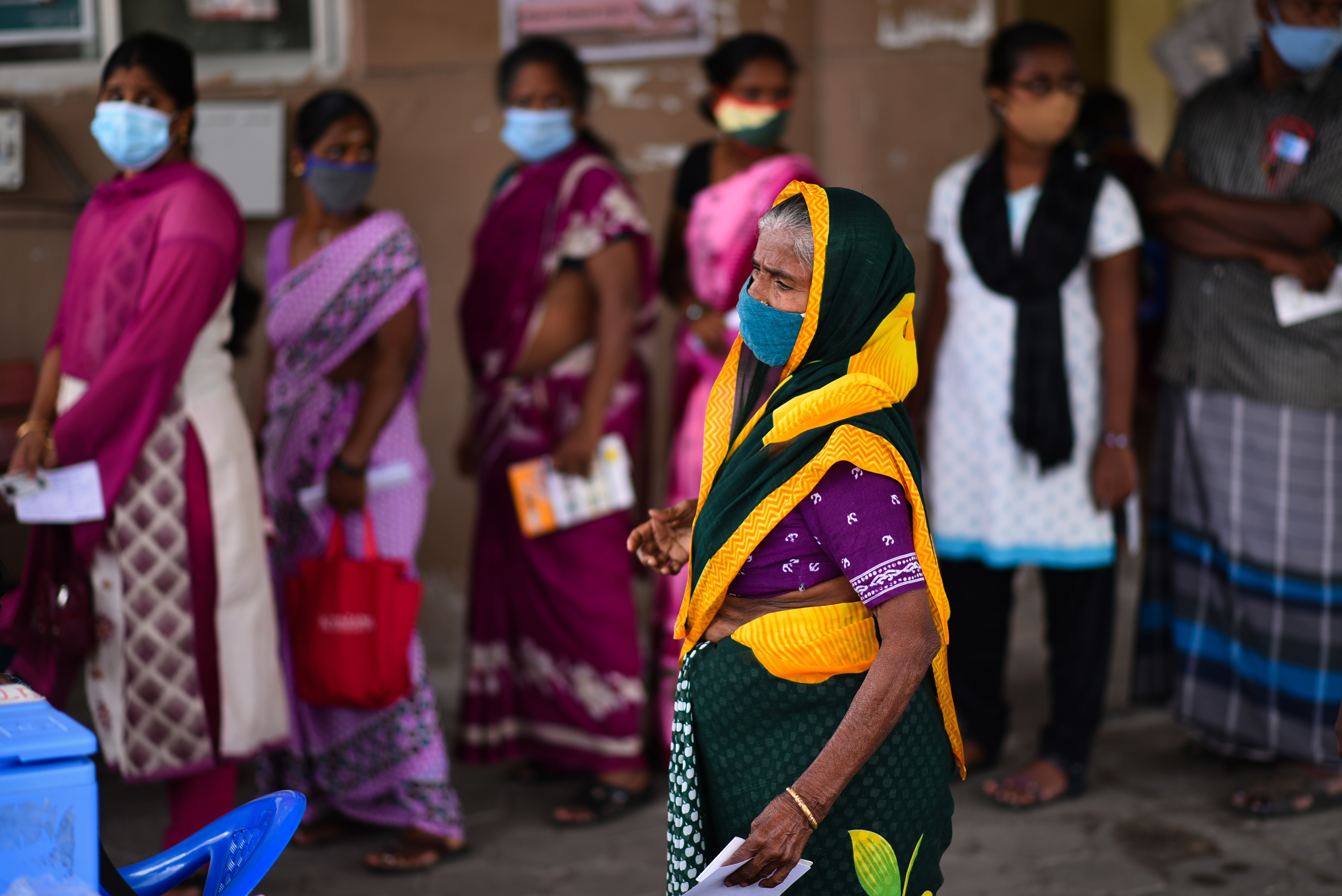 La India baja a 25.000 casos diarios de Covid-19 por primera vez en cinco meses