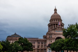 Fuertes tormentas provocaron inundaciones en el Capitolio de Texas (FOTOS)