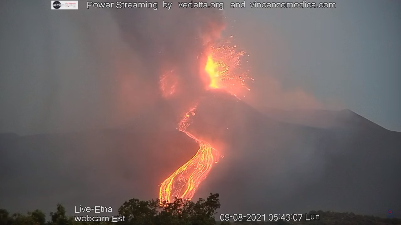 Reportan nueva erupción del volcán Etna con abundantes emisiones de lava y cenizas (VIDEO)