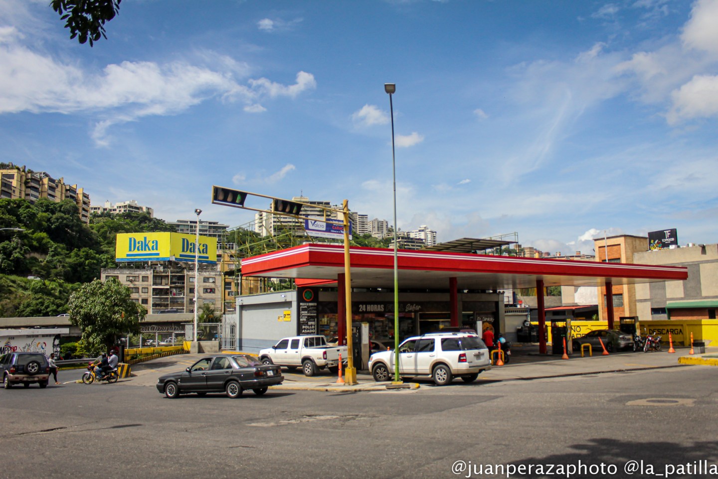 Falta de mantenimiento e inversión acentúan la escasez del combustible en Venezuela