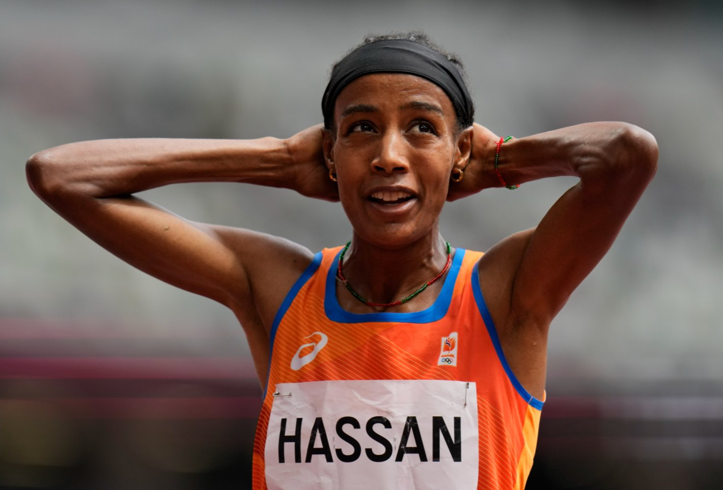 La HAZAÑA de Sifan Hassan: Tuvo una estrepitosa caída, se recuperó y logró el primer lugar en los 1.500 metros (VIDEO)