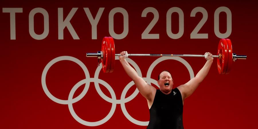 La primera atleta olímpica transgénero revela su intención de retirarse del deporte