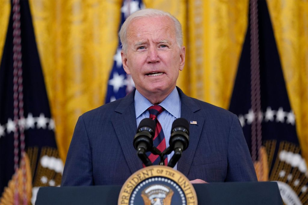 Biden celebró plan de infraestructuras aprobado por el Senado de EEUU