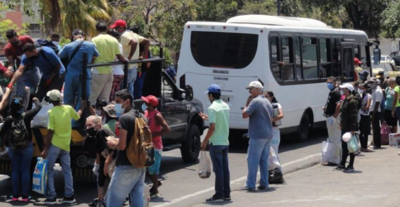Escasez de combustible en Carabobo paraliza 80% de las unidades de transporte público