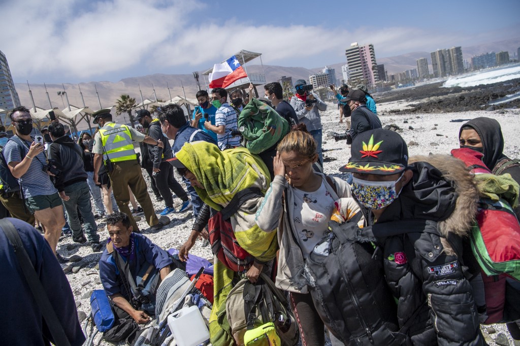 Chile instalará albergues para asistir a migrantes venezolanos varados tras cruzar la frontera