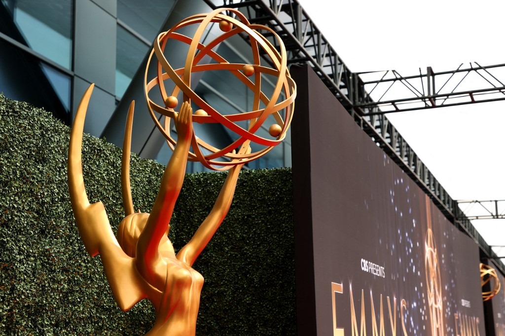 “The Crown” y “Ted Lasso” comienzan conquistando en Emmys presenciales