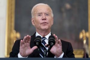 Biden negocia con demócratas y republicanos la aprobación de tres leyes en el Congreso