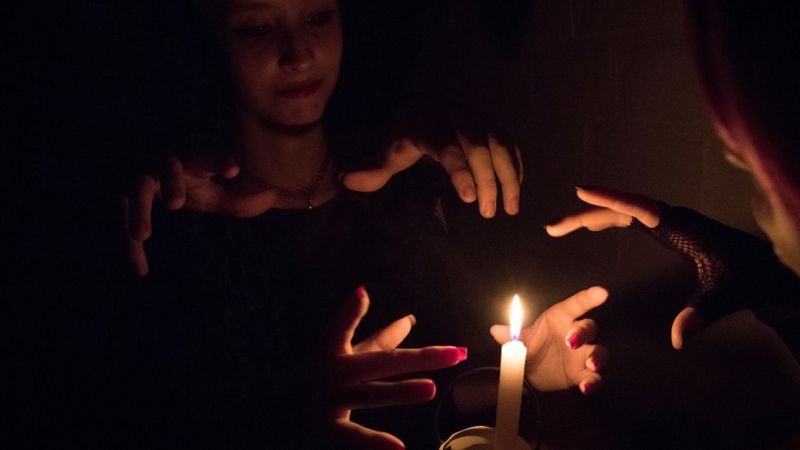 La salvaje violencia contra las brujas: El antiguo feminicidio que aún sucede en nuestros días