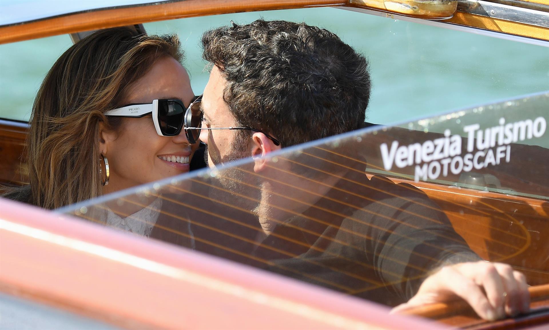 Ben Affleck y Jennifer López llegan juntos al Lido de Venecia