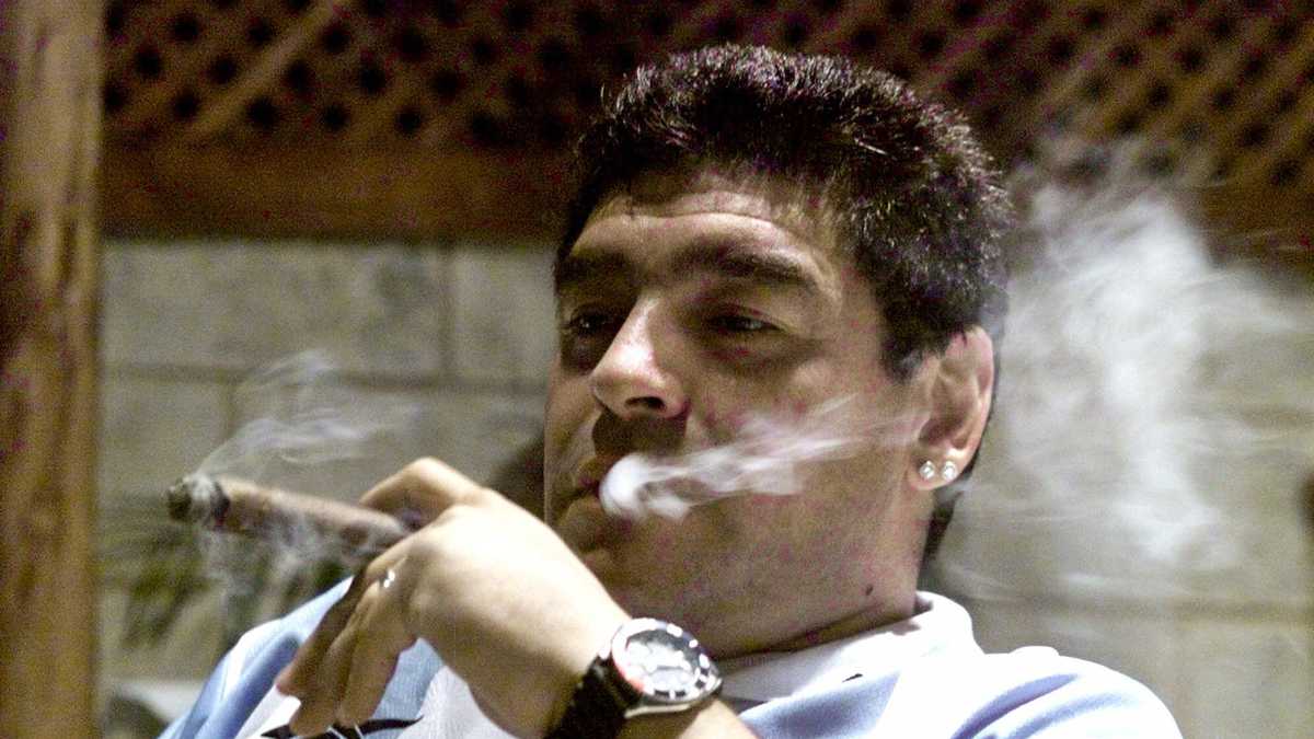 Desde pelotas hasta mansiones: Subastan pertenencias de Maradona para pagar su tremenda deuda
