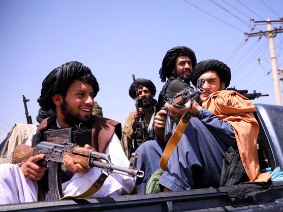 Los talibanes lanzaron una advertencia a EEUU sobre el uso del espacio aéreo afgano