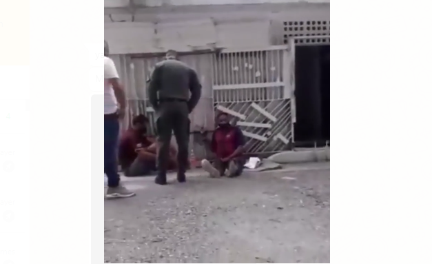 ¡Indignante e inhumano! Capturan EN VIDEO a un funcionario de la GNB pateando a un detenido en Barquisimeto