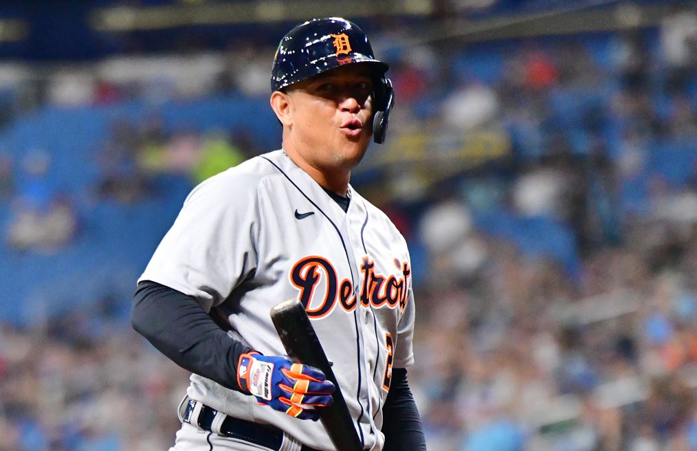 Miguel Cabrera pegó dos hits claves en su camino hacia el “Club de los 3.000” (Videos)