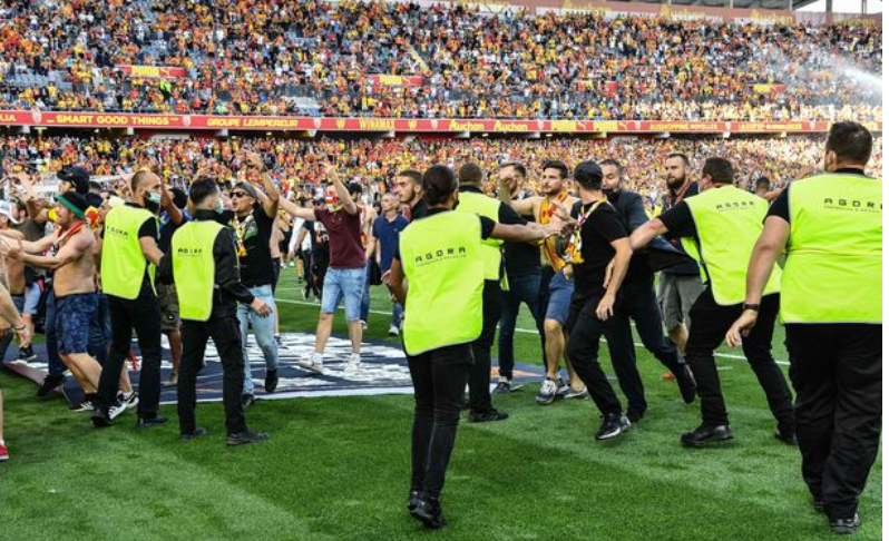 ¡Se pasó! Fanático irá la cárcel por tocar sus partes íntimas en partido de fútbol francés