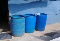 Escuelas de Barquisimeto solventan falta de agua a punta de pipotes y cisternas