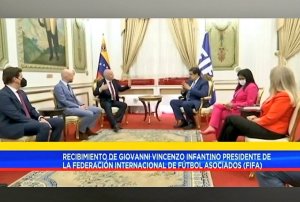 EN VIDEO: Maduro se reunió en Miraflores con el presidente de la Fifa