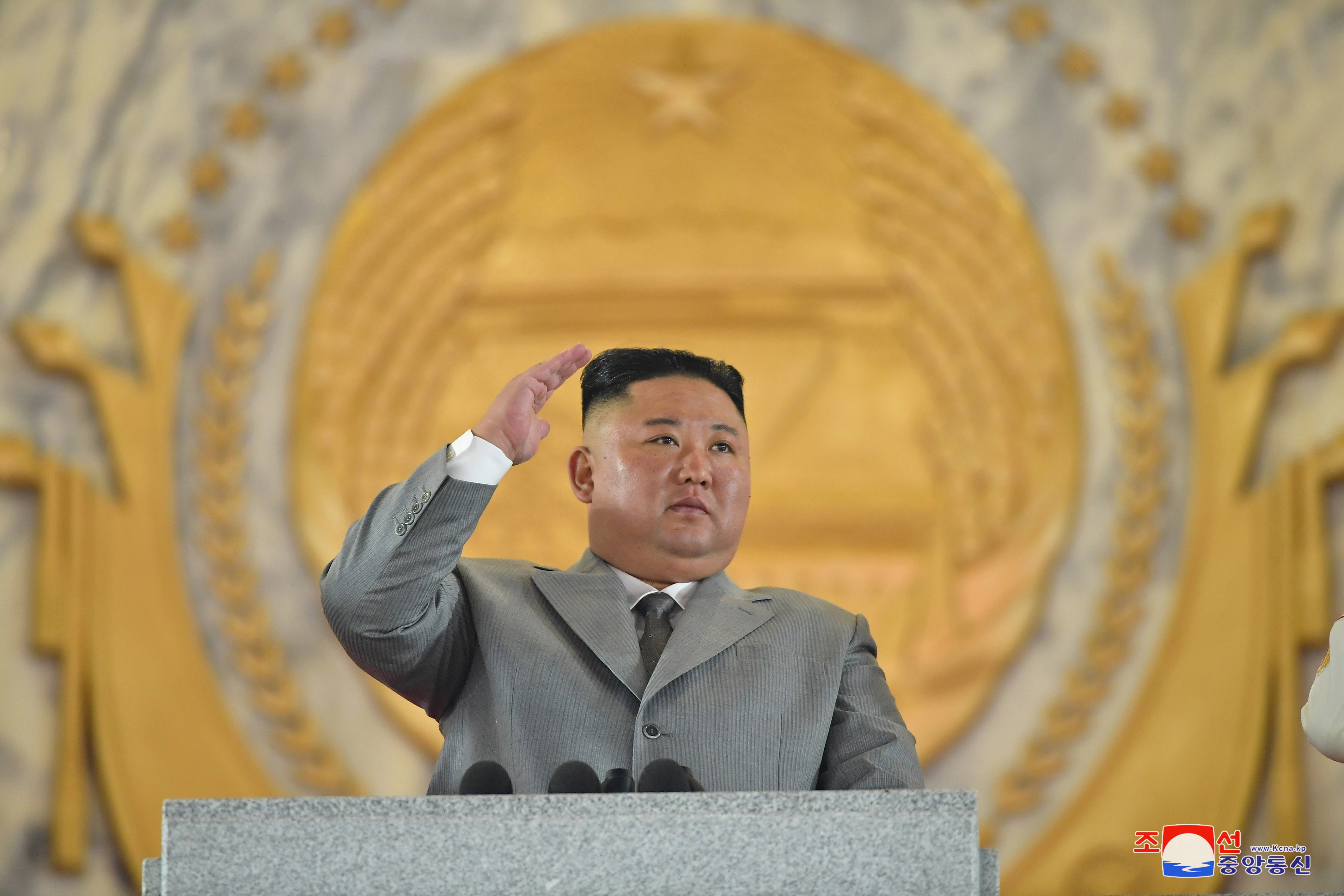 Inteligencia surcoreana dice que Kim Jong-un perdió 20 kilos y que está sano