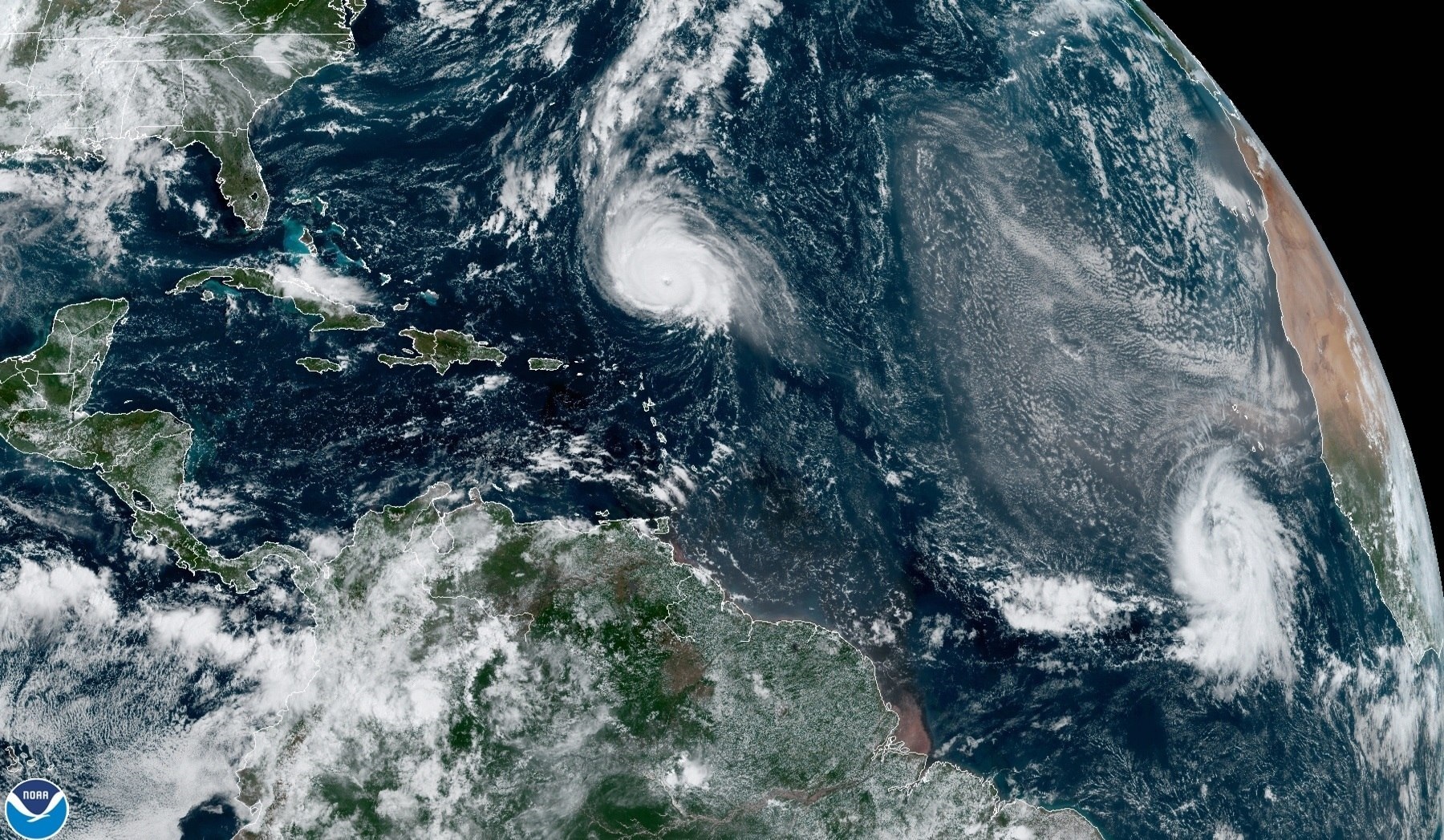 El huracán Sam pierde fuerza en su camino hacia el Atlántico Norte