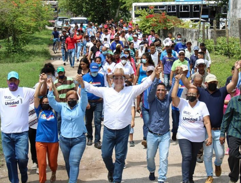 Luis Florido y Rafael Curiel recorrieron el pueblo larense de Simón Planas