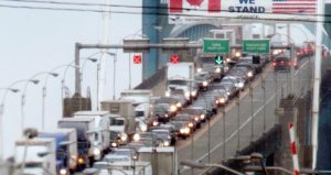 Cerraron puente fronterizo entre Canadá y Estados Unidos por alerta de explosivos