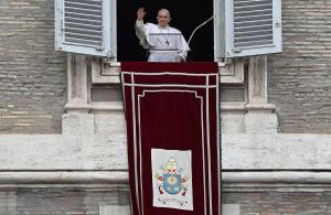 El papa Francisco critica a los cristianos que “rezan como papagayos”