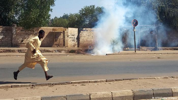 Detuvieron al jefe de la oficina de Al-Jazeera en Sudán tras la muerte de seis manifestantes