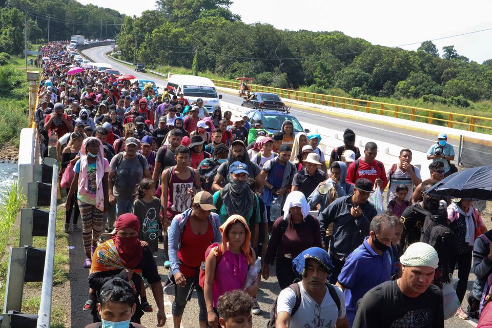 Le pusieron una pistola en la boca y la violaron: Desgarrador relato de venezolana en caravana de migrantes