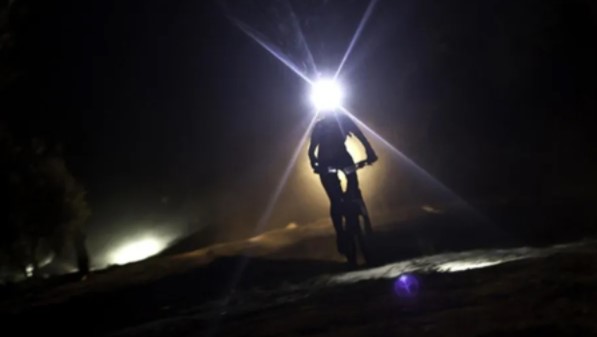La experiencia paranormal de una campeona de “mountain bike” en pleno torneo nocturno