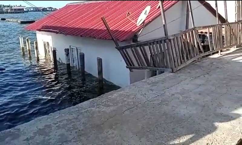 Las casas palafitos se hunden en las aguas del Lago de Maracaibo (VIDEO)