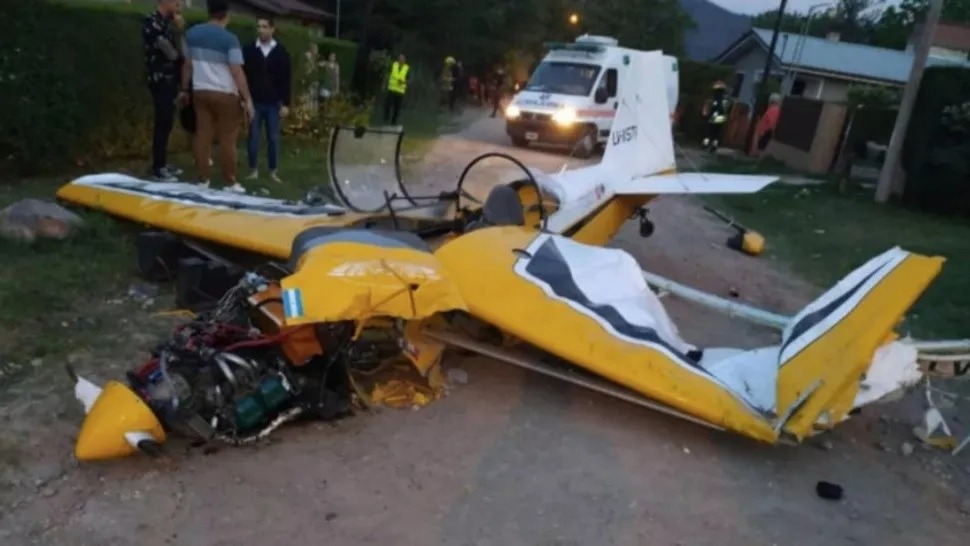 “Es un milagro que estemos vivas”: Avioneta perdió el control y le cayó encima a mujer y su hija (VIDEO)