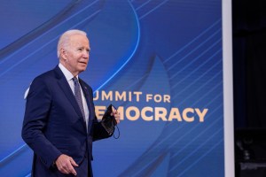 Biden defendió el impulso de su Cumbre por la Democracia y espera “resultados” en un año