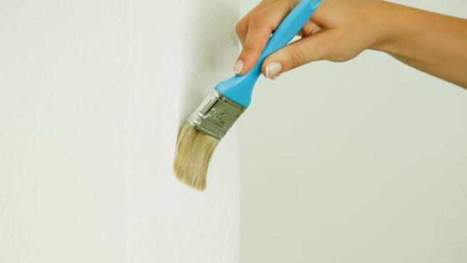 ¡Toma nota! Cómo recuperar el blanco de las paredes de tu casa sin tener que pintar de nuevo