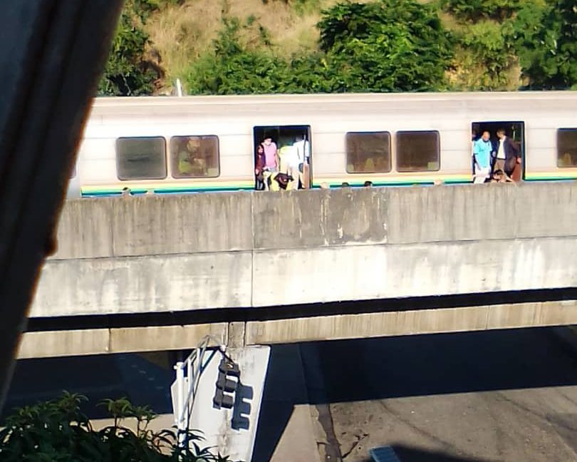 Fotos: Tren del Metro de Caracas se descarriló este #12Ene