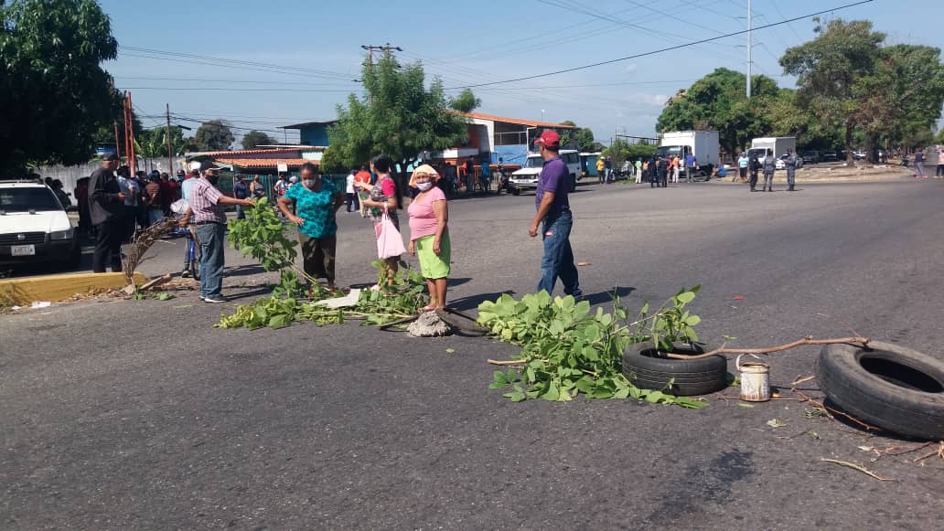 Barinas: Vecinos de Corocito, Las Torres y Altamira pagaron las bombonas de gas y le “echaron el carro”