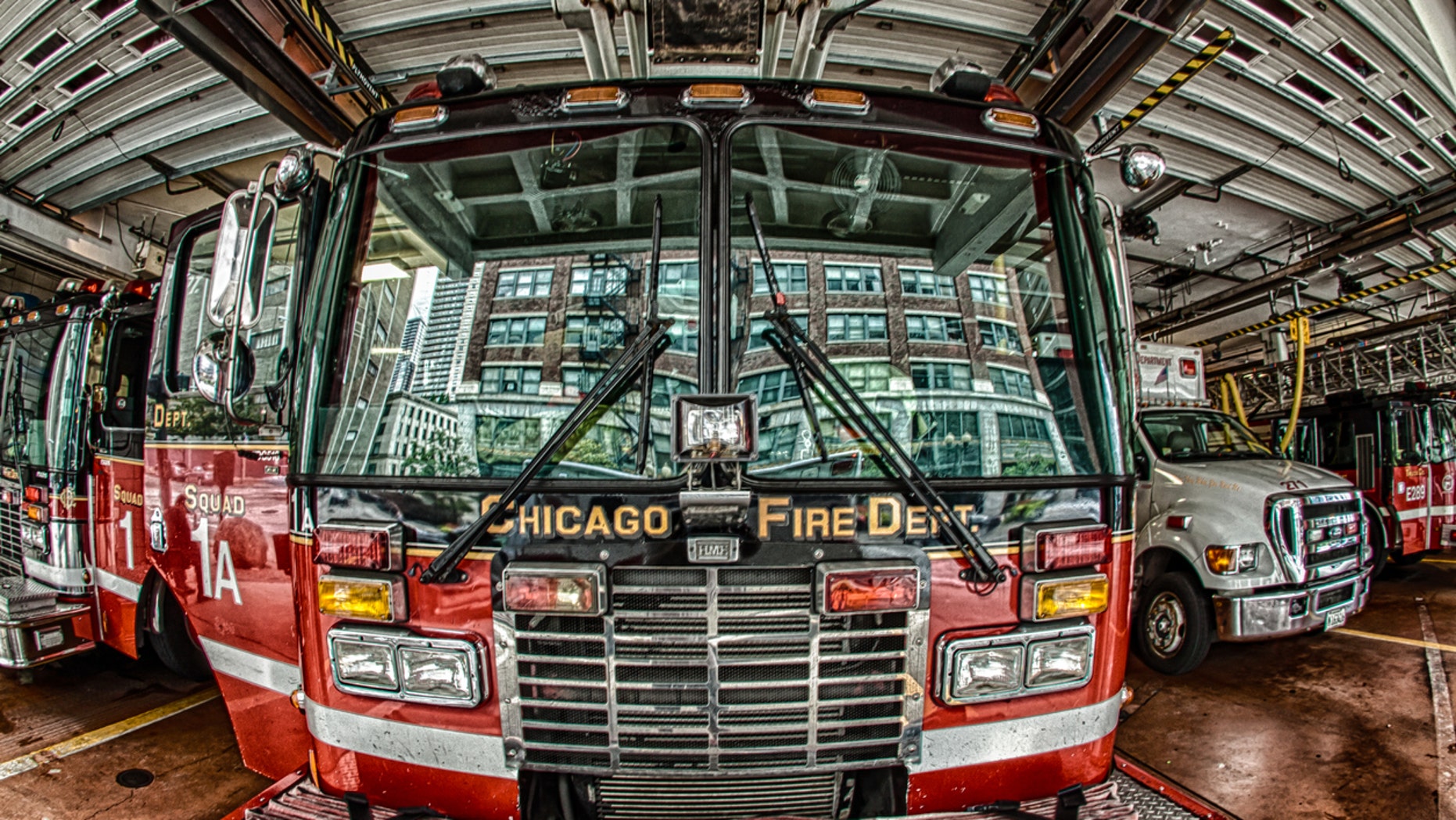 “Murió congelado”: Hallaron a un bebé dentro de una bolsa de lona fuera de estación de bomberos en Chicago