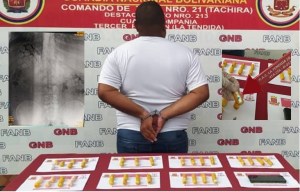 Capturan a dos jóvenes “narcomulas” con más de 50 dediles de cocaína en Táchira