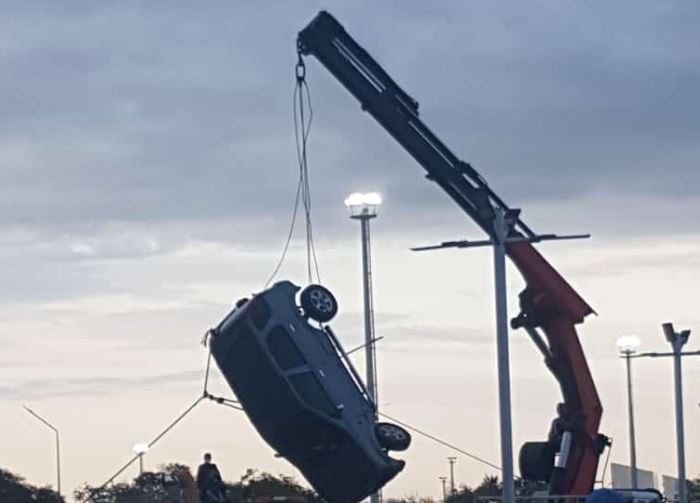 Por un desperfecto mecánico, camioneta cayó al Lago de Maracaibo (Fotos)