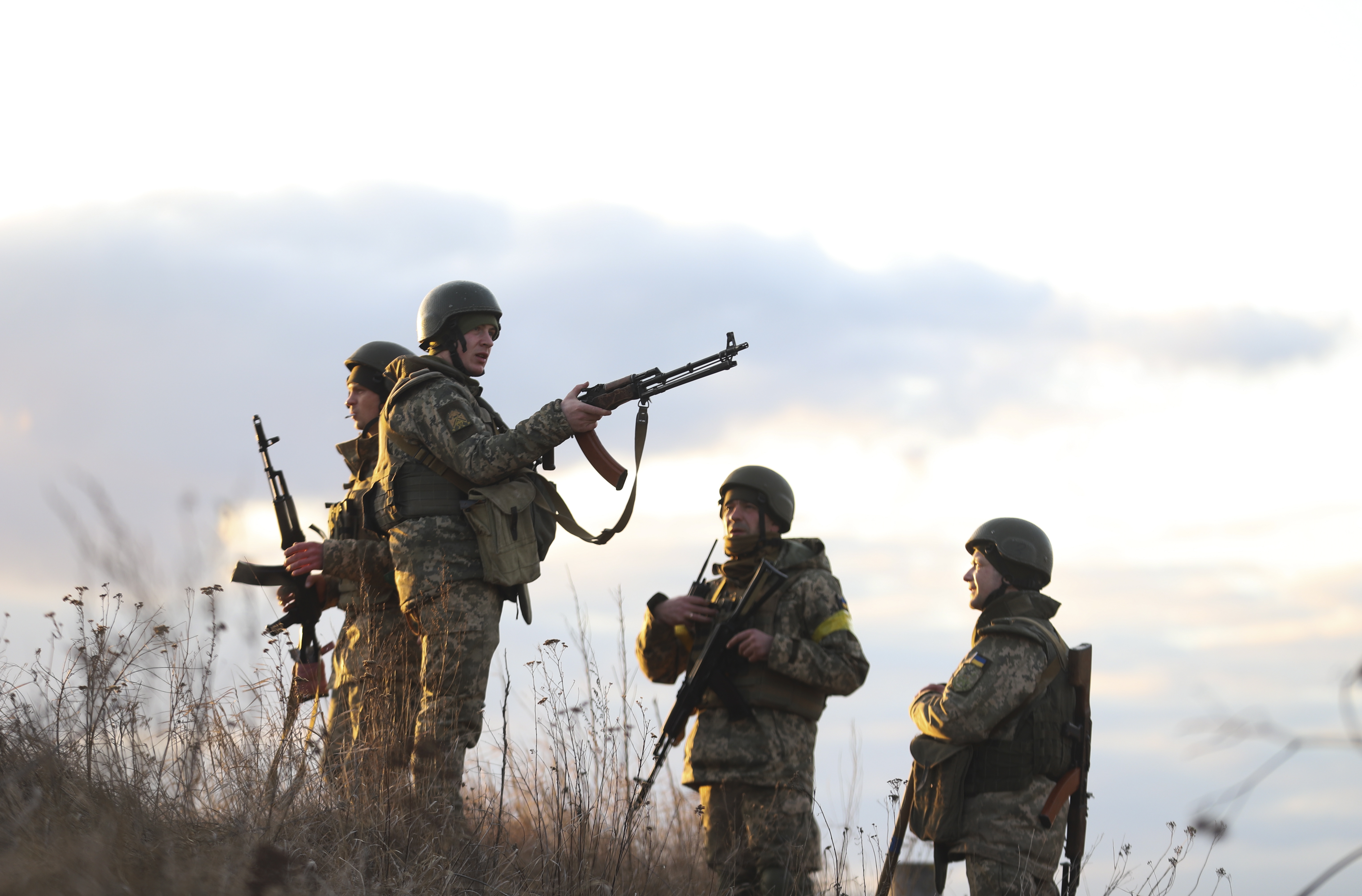 Ucrania estima que frenó la primera oleada de 100 mil invasores rusos