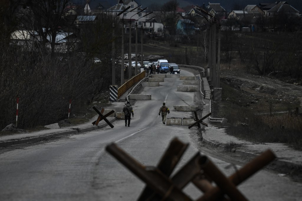 “Lo volaremos”: ucranianos, dispuestos a sacrificar el último puente a Kiev