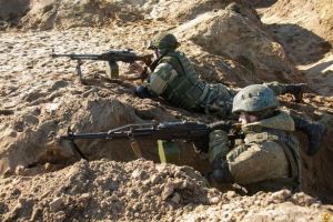 Soldados rusos, desmoralizados: “Se disparan en las piernas para evitar combatir en Ucrania”