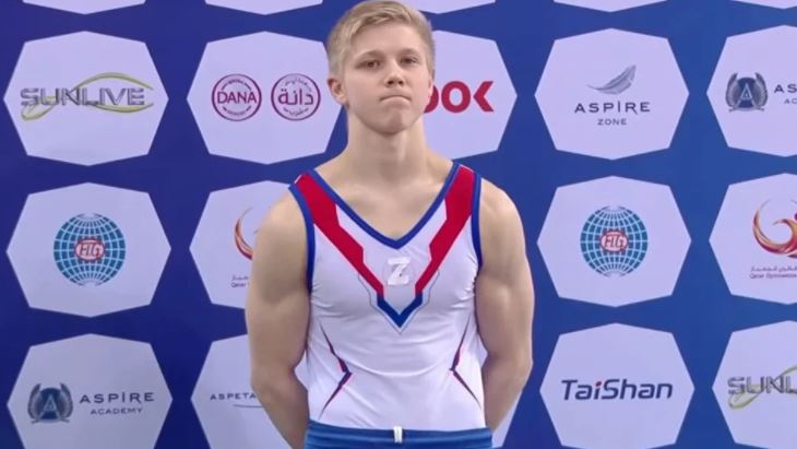 Escándalo en la Copa del Mundo de gimnasia artística: atleta ruso subió al podio con símbolo de la invasión a Ucrania